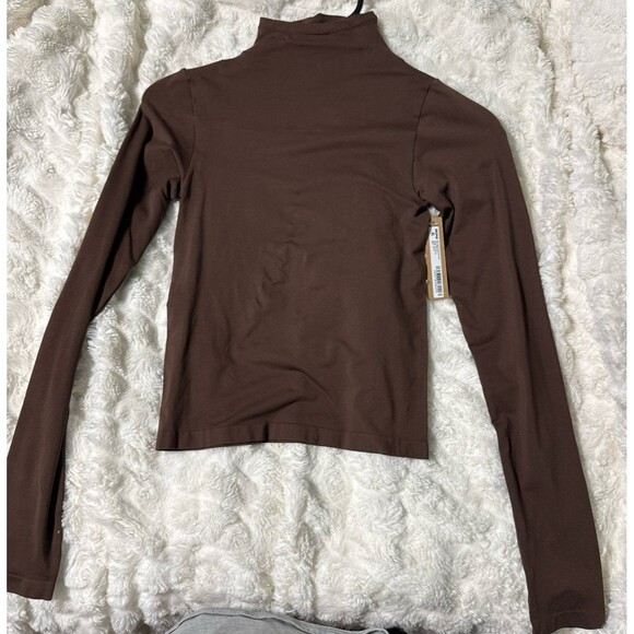 Skims Soft Smoothing Turtleneck Long Sleeve T-shirt cocoa small - Picture 2 of 5